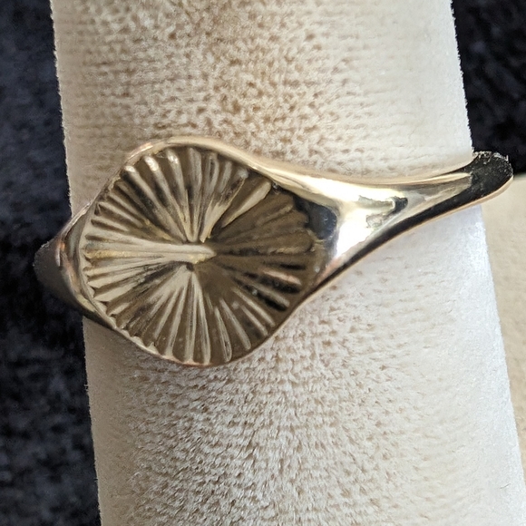 Simple Gold Ring.   Size 10 - Picture 4 of 4